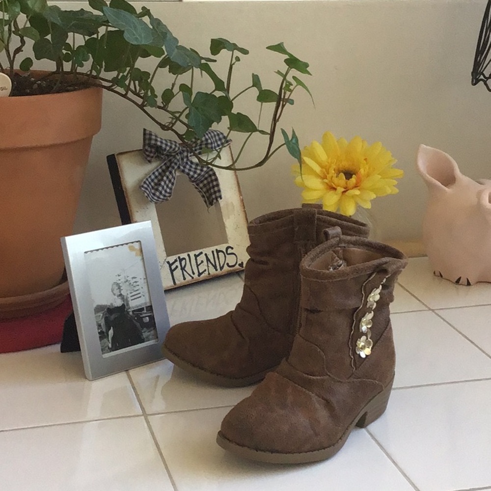 ‘Jumping Beans’ Adorable Cowgirl Boots